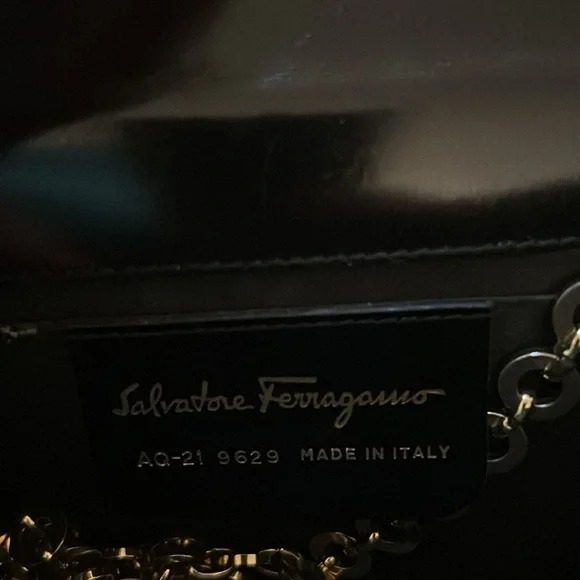 Vintage Ferragamo Black leather clutch with option chain - Picture 3 of 4
